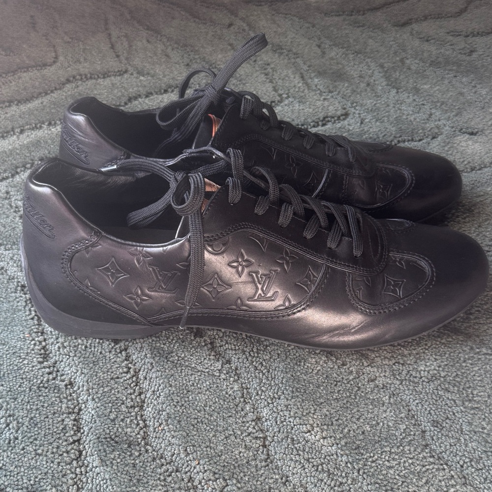 Louis Vuitton black Monogram-embossed leather low-top shoe